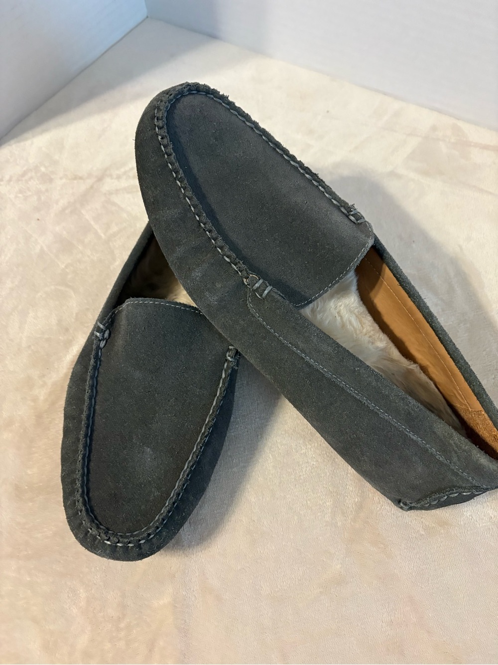 Crevo Men's Charcoal Suede Moccasin Slippers